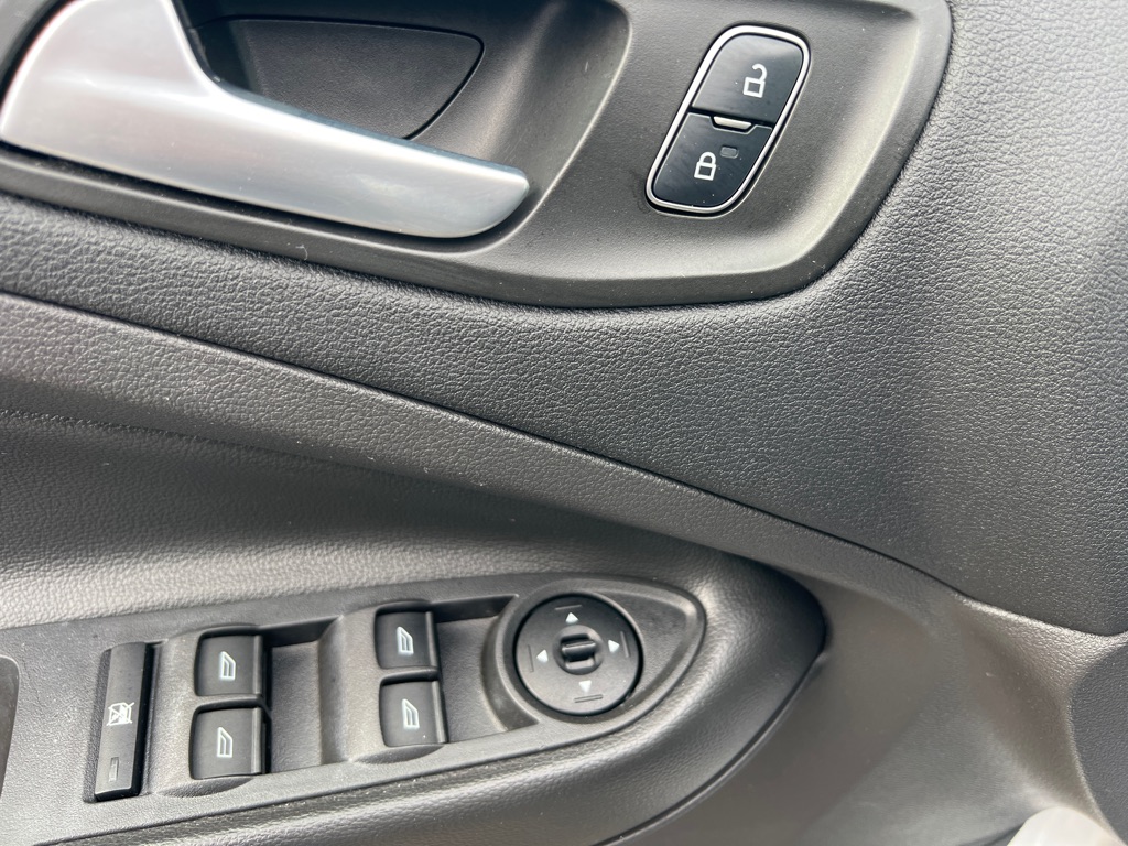 Photo 25 of this FORD ESCAPE SE