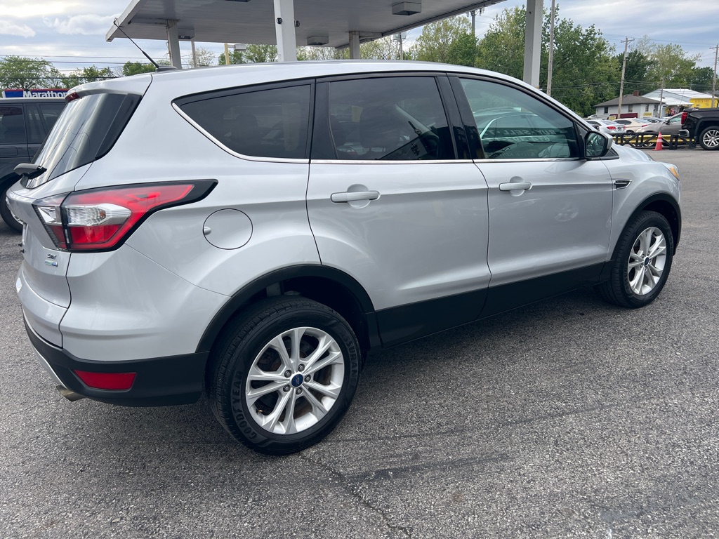 Photo 16 of this FORD ESCAPE SE