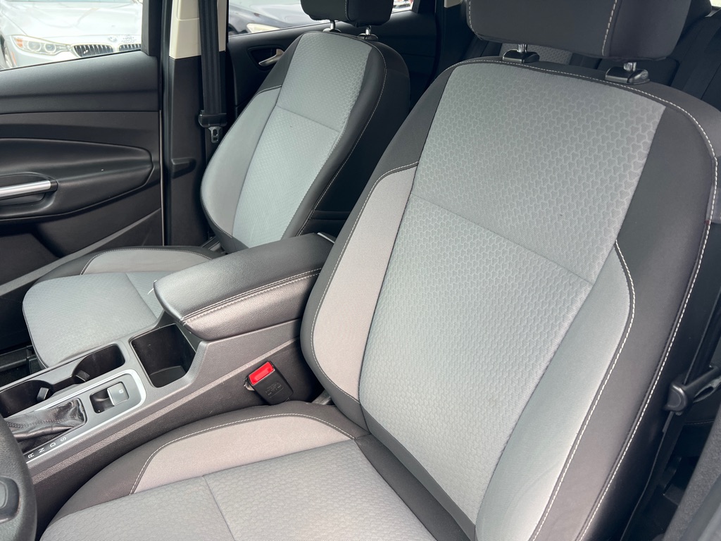 Photo 23 of this FORD ESCAPE SE