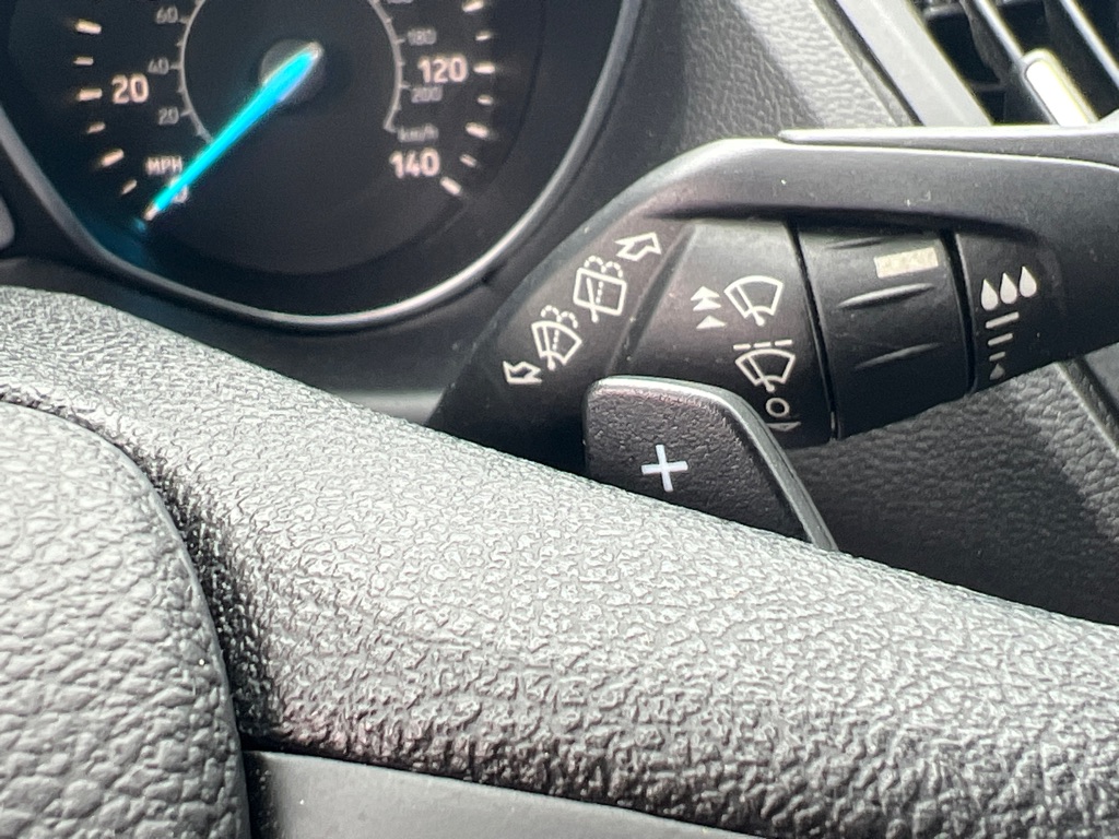 Photo 38 of this FORD ESCAPE SE