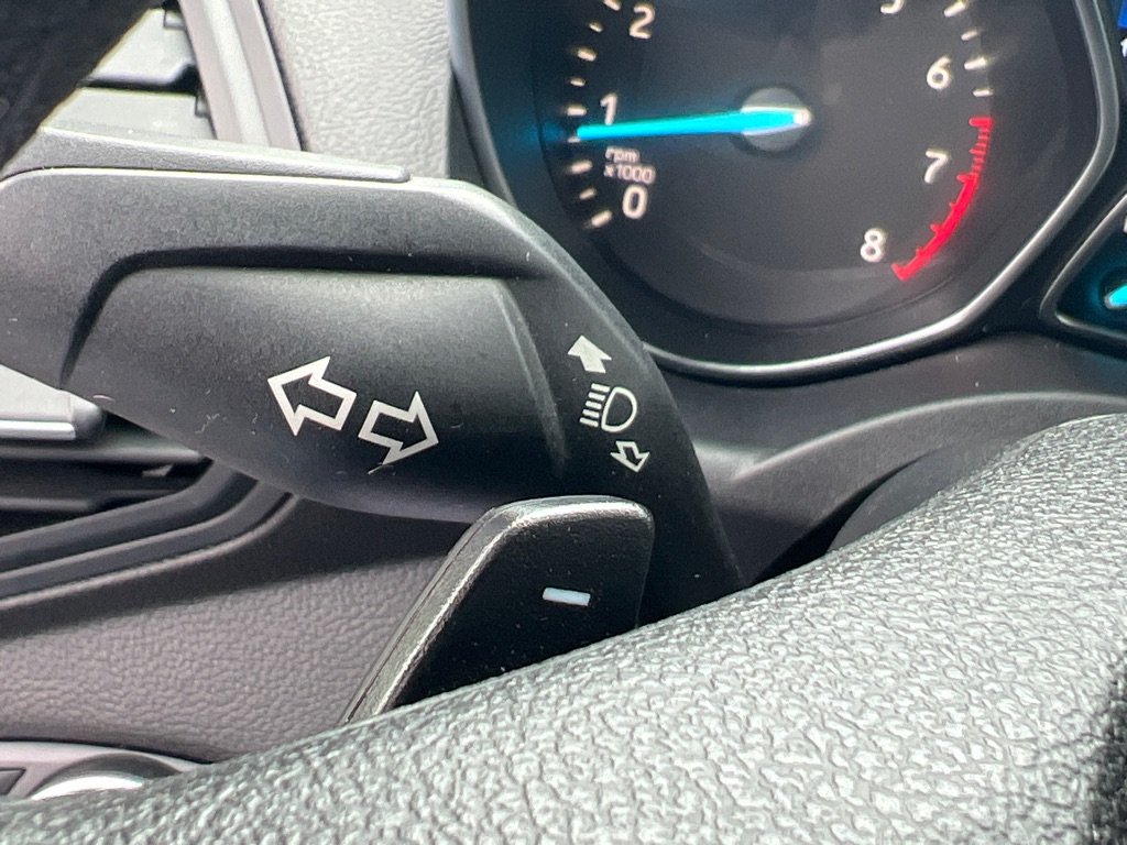 Photo 39 of this FORD ESCAPE SE