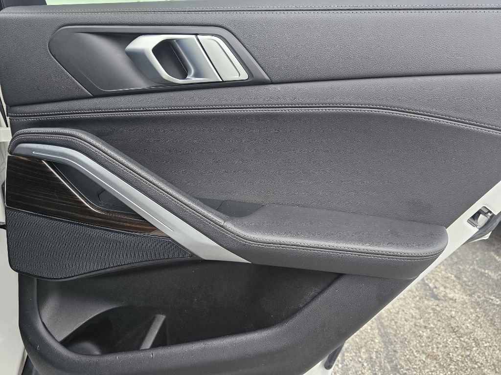 Photo 46 of this BMW X6 XDRIVE40I