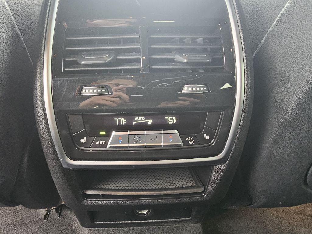 Photo 40 of this BMW X6 XDRIVE40I