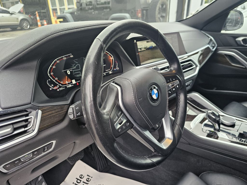 Photo 21 of this BMW X6 XDRIVE40I