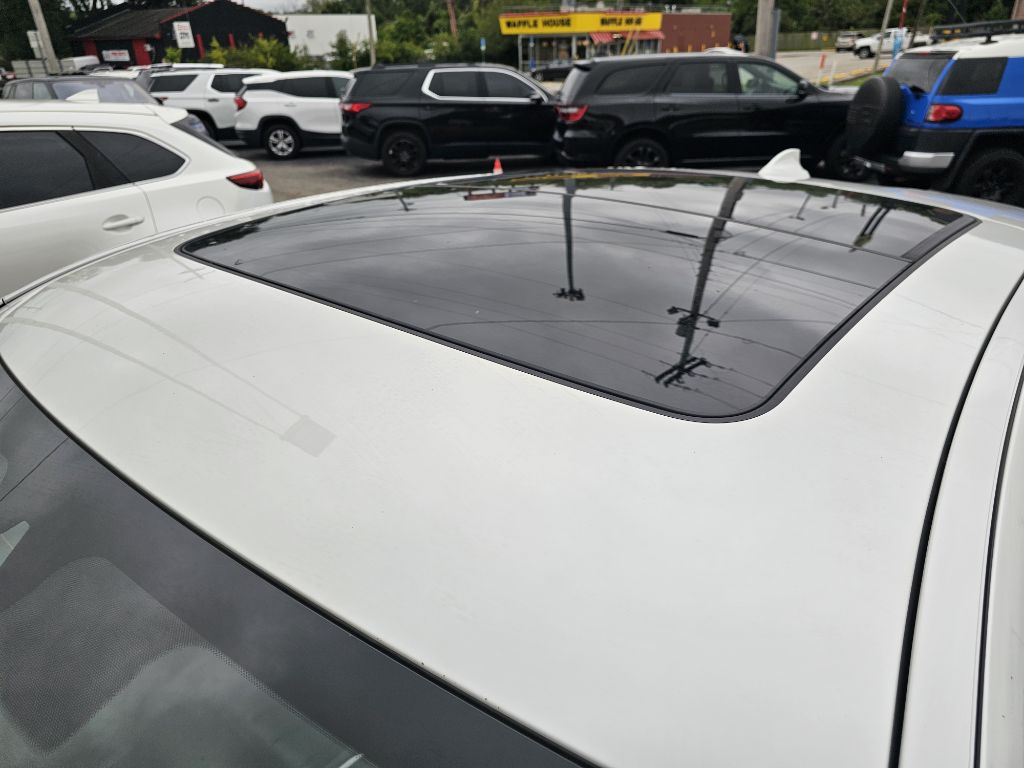 Photo 17 of this BMW X6 XDRIVE40I