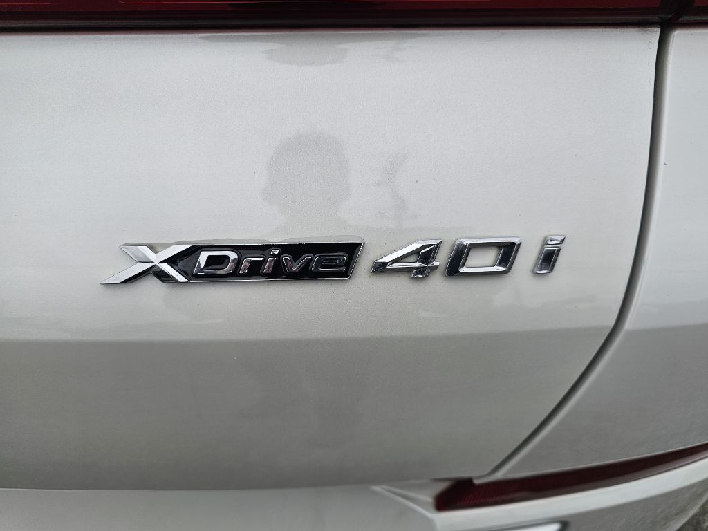 Photo 19 of this BMW X6 XDRIVE40I