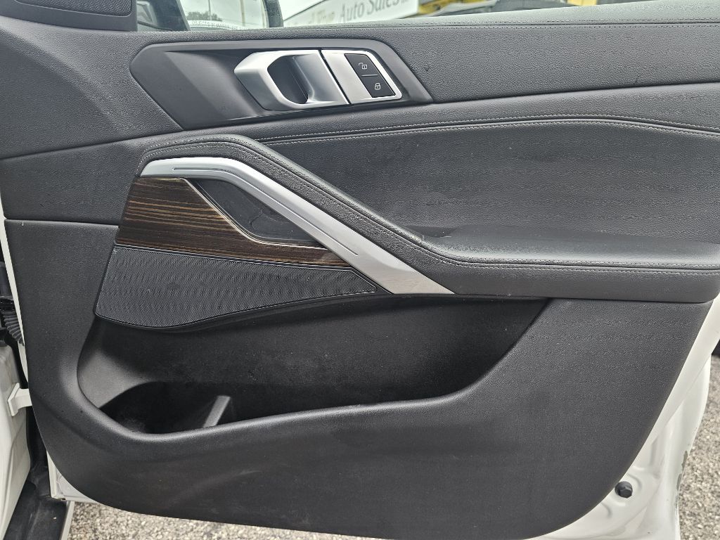 Photo 49 of this BMW X6 XDRIVE40I