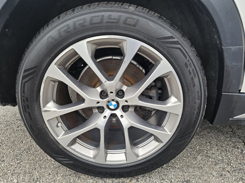Photo 18 of this BMW X6 XDRIVE40I