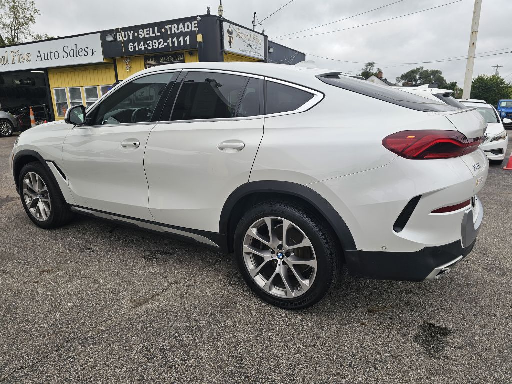Photo 10 of this BMW X6 XDRIVE40I