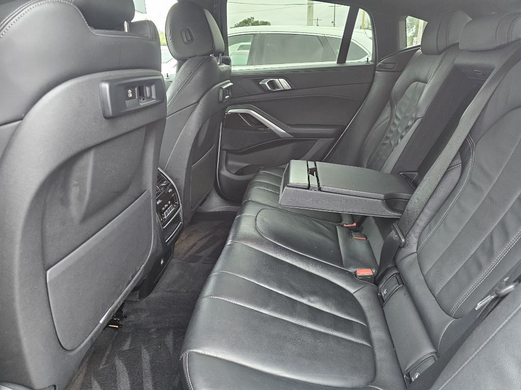 Photo 36 of this BMW X6 XDRIVE40I