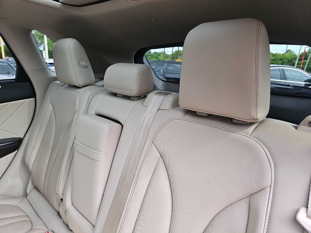 Photo 40 of this LINCOLN MKC RESERVE