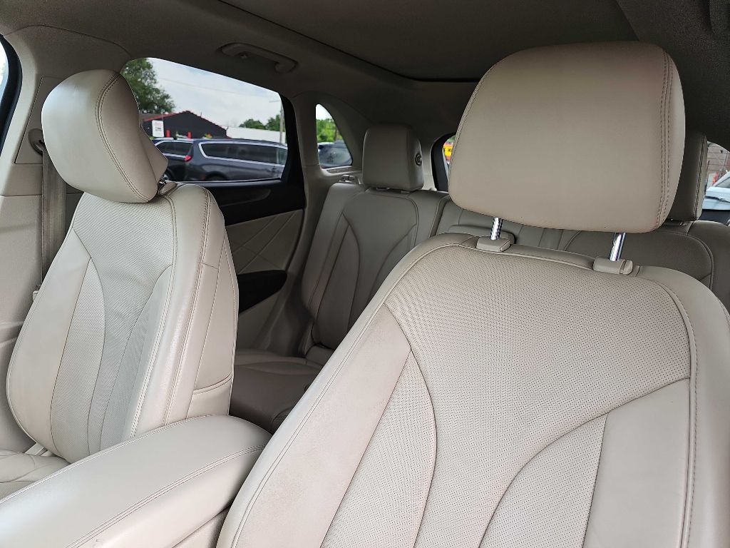 Photo 23 of this LINCOLN MKC RESERVE
