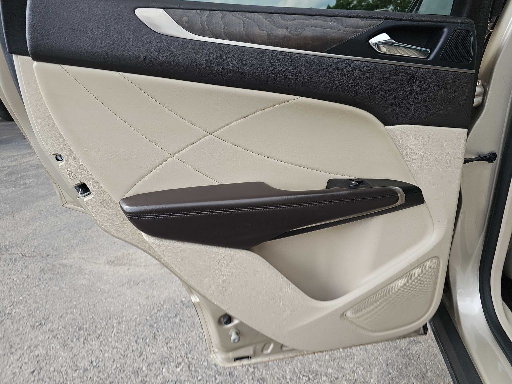 Photo 43 of this LINCOLN MKC RESERVE