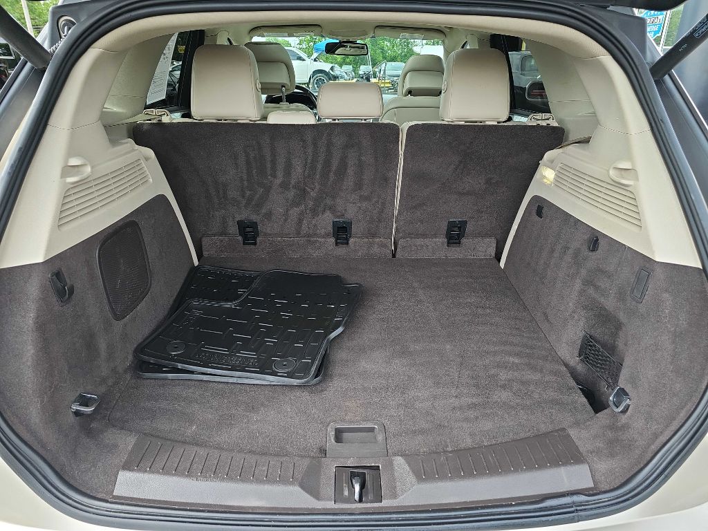 Photo 51 of this LINCOLN MKC RESERVE