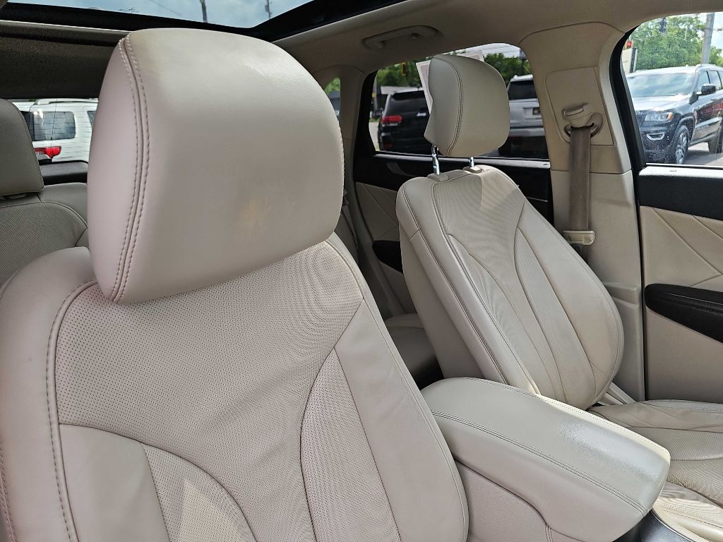 Photo 48 of this LINCOLN MKC RESERVE