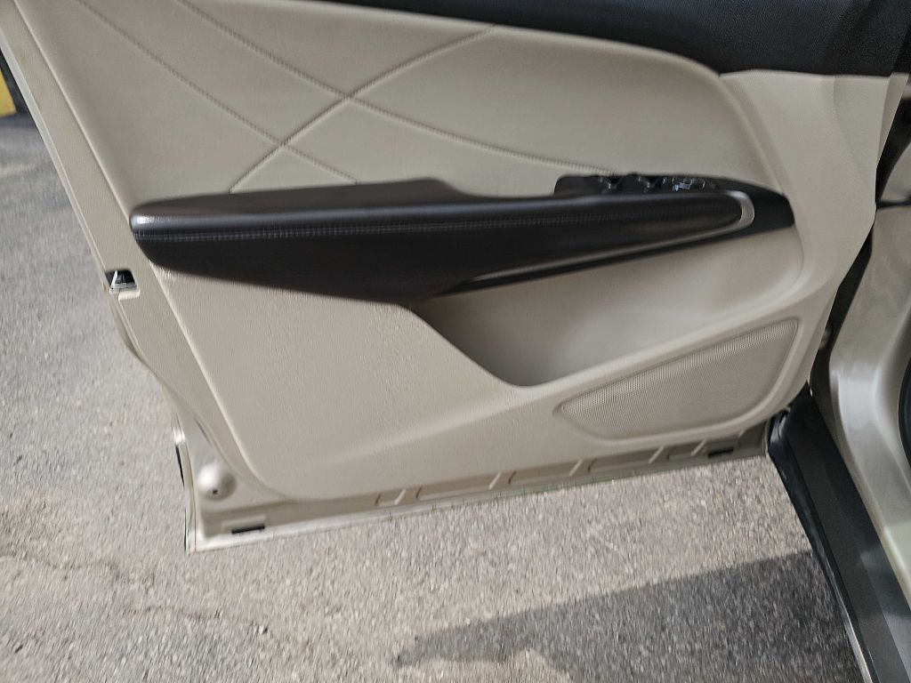 Photo 34 of this LINCOLN MKC RESERVE