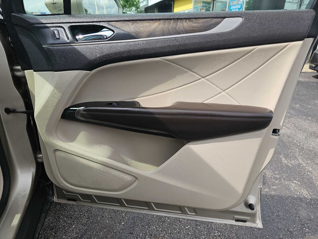 Photo 52 of this LINCOLN MKC RESERVE