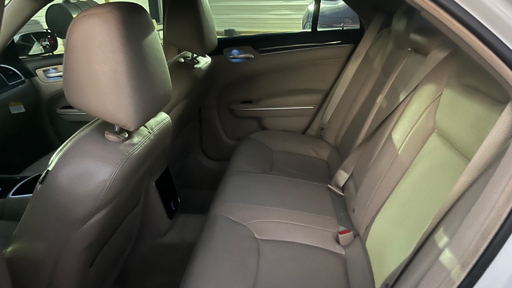 2014 Chrysler 300 #12