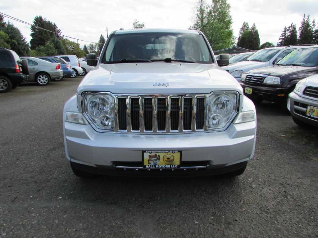 Photo 2 of this JEEP LIBERTY