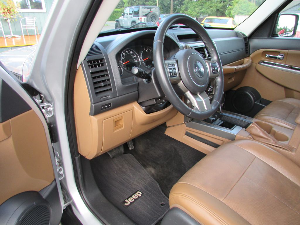 Photo 9 of this JEEP LIBERTY