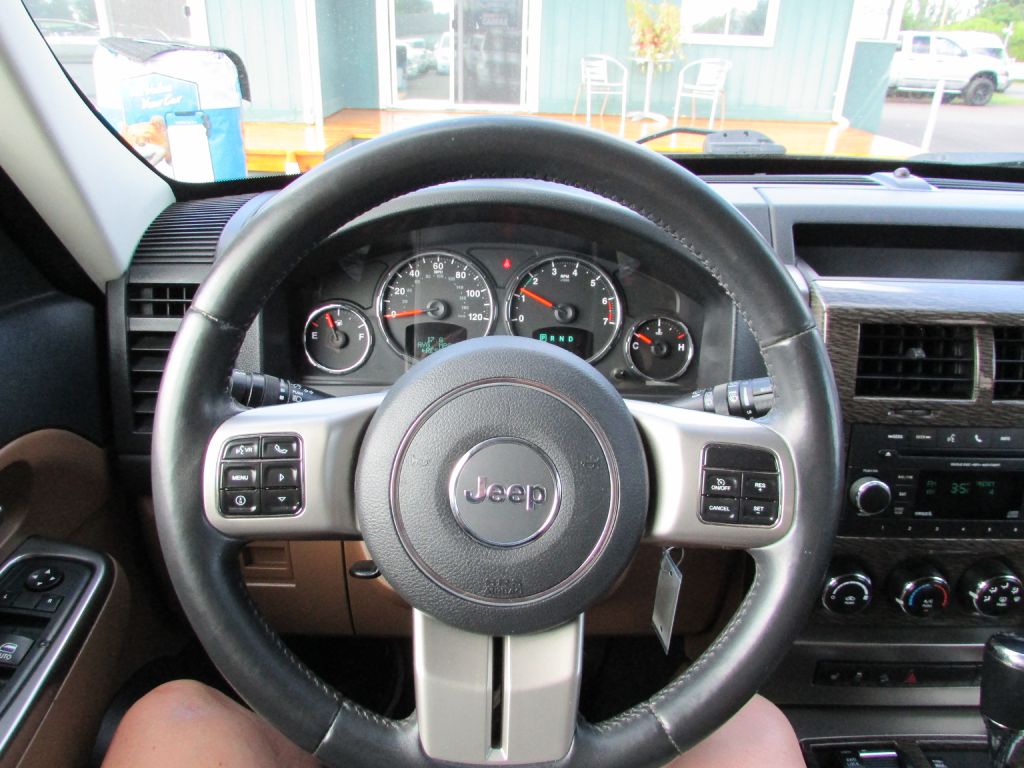 Photo 10 of this JEEP LIBERTY