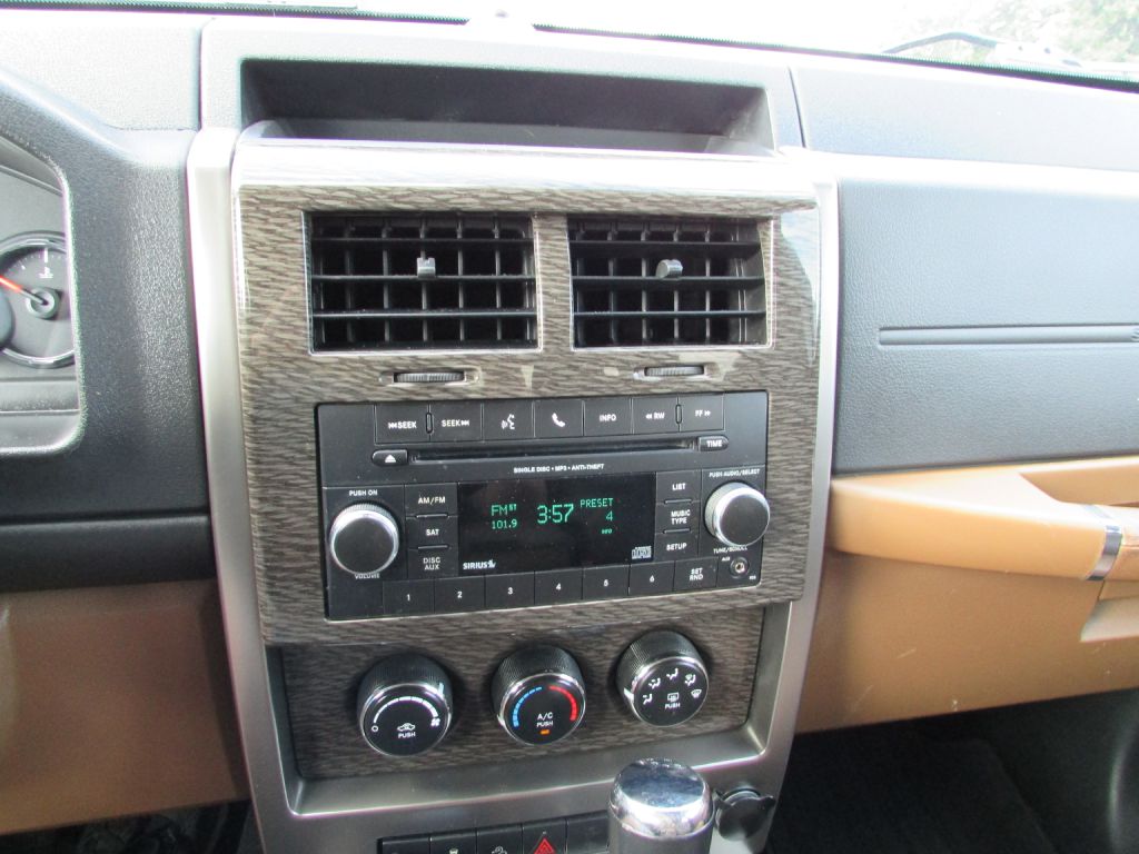 Photo 12 of this JEEP LIBERTY