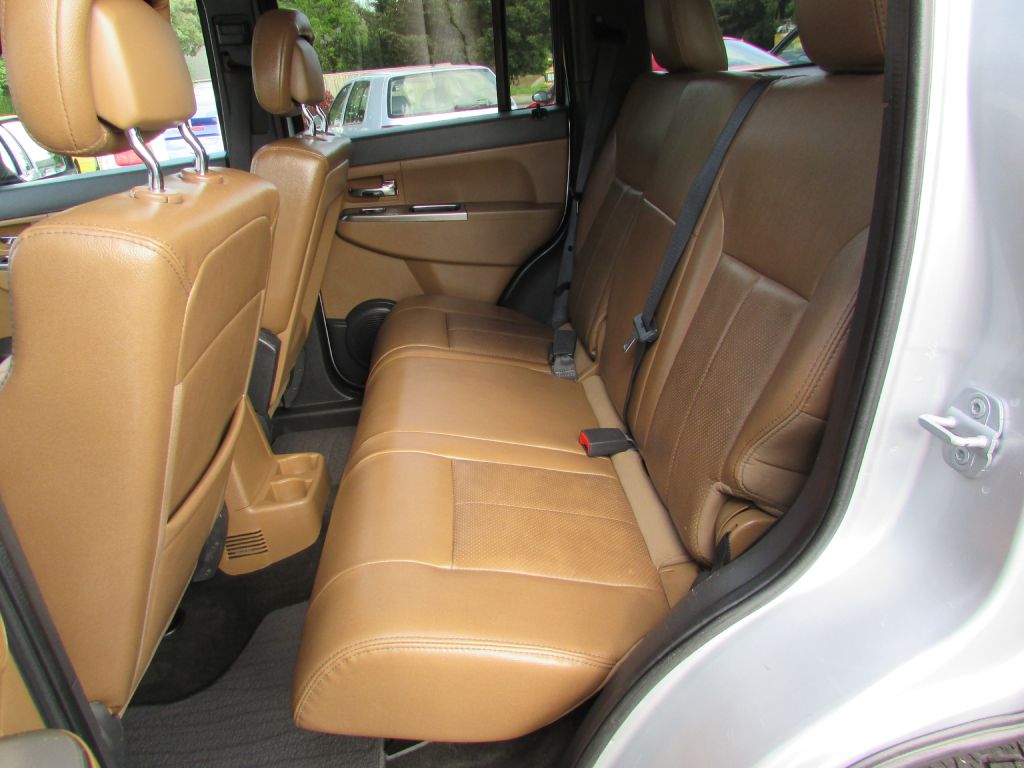 Photo 14 of this JEEP LIBERTY