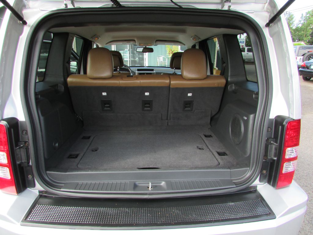 Photo 15 of this JEEP LIBERTY