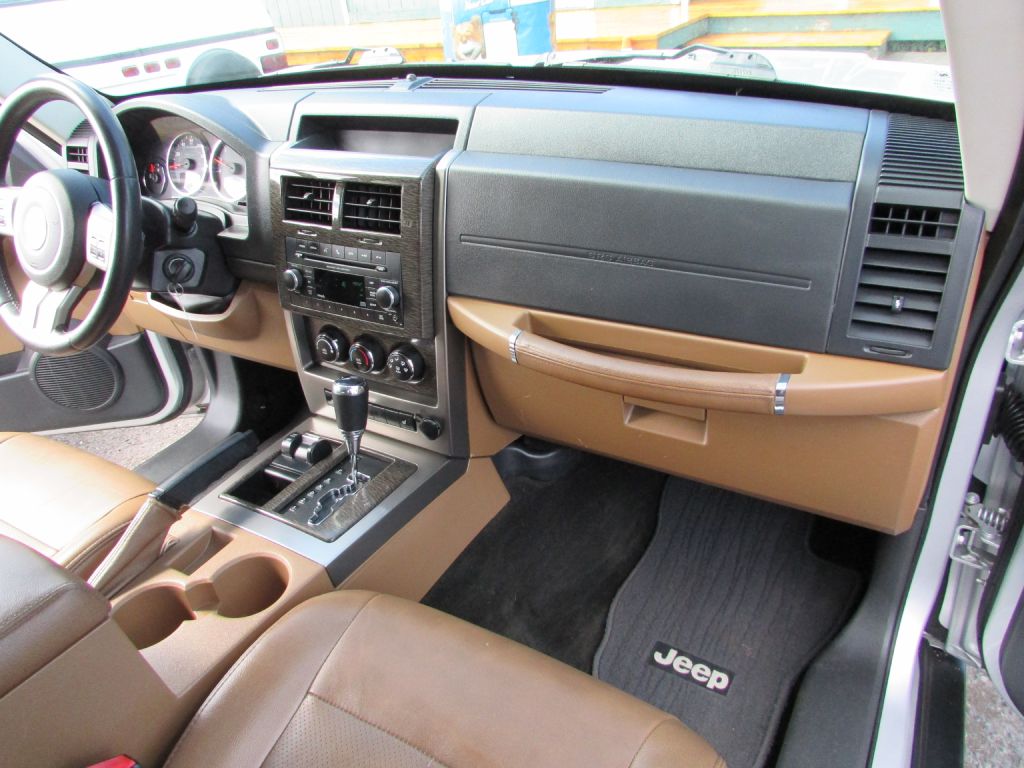 Photo 19 of this JEEP LIBERTY