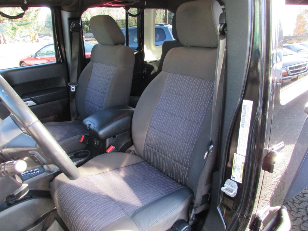 Photo 8 of this JEEP WRANGLER UNLIMI