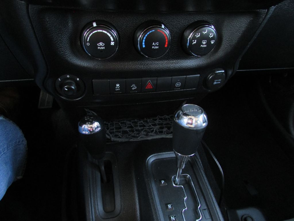 Photo 12 of this JEEP WRANGLER UNLIMI