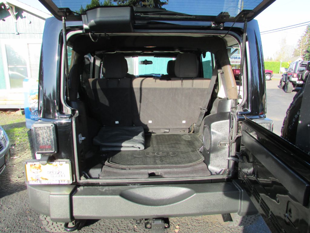 Photo 15 of this JEEP WRANGLER UNLIMI