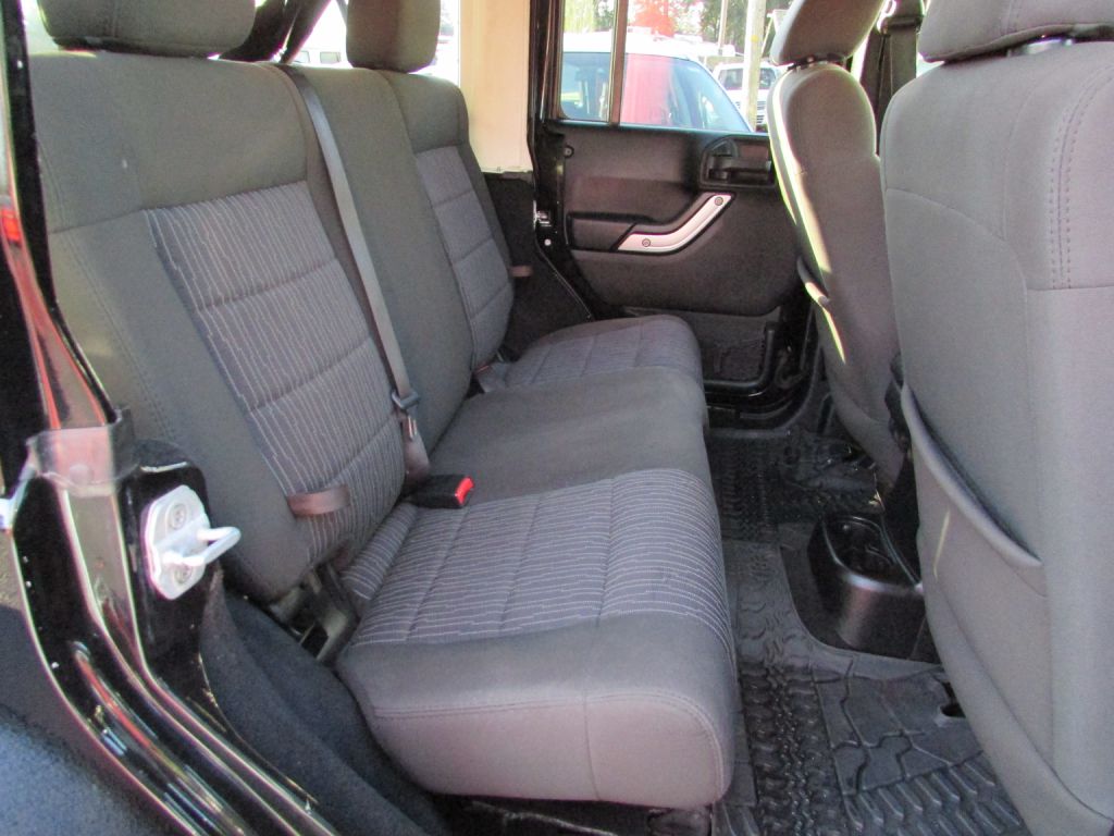 Photo 16 of this JEEP WRANGLER UNLIMI