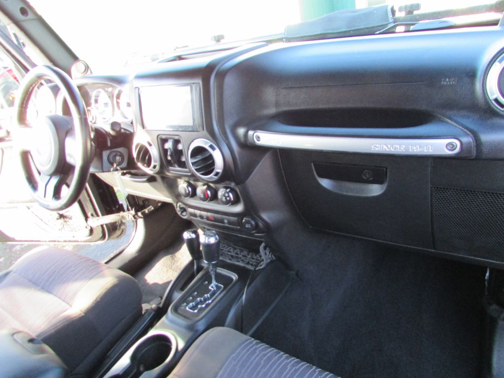 Photo 18 of this JEEP WRANGLER UNLIMI