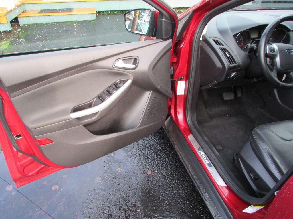 Photo 6 of this FORD FOCUS