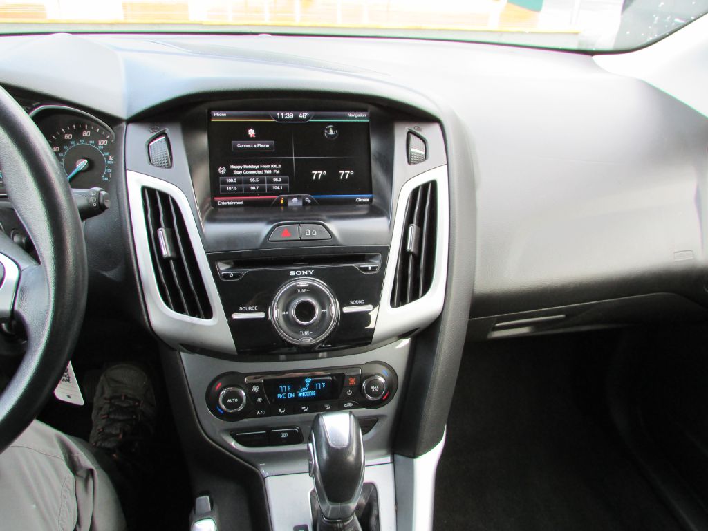 Photo 9 of this FORD FOCUS
