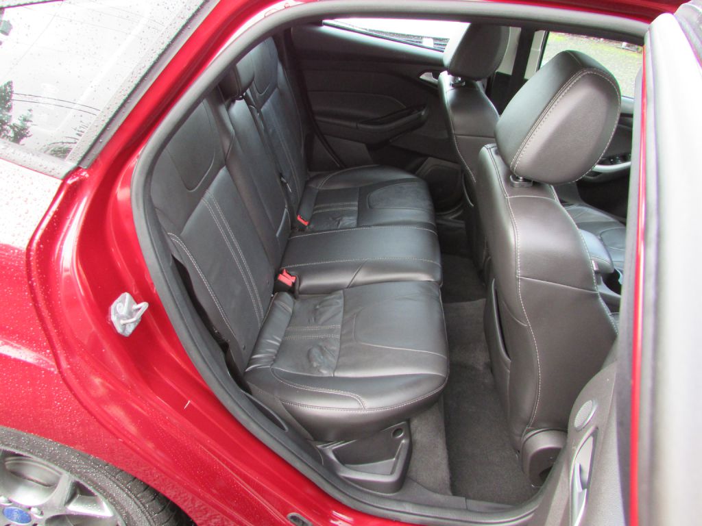 Photo 14 of this FORD FOCUS