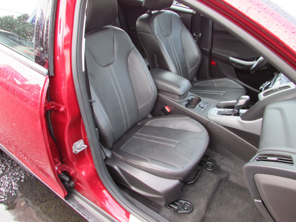 Photo 16 of this FORD FOCUS