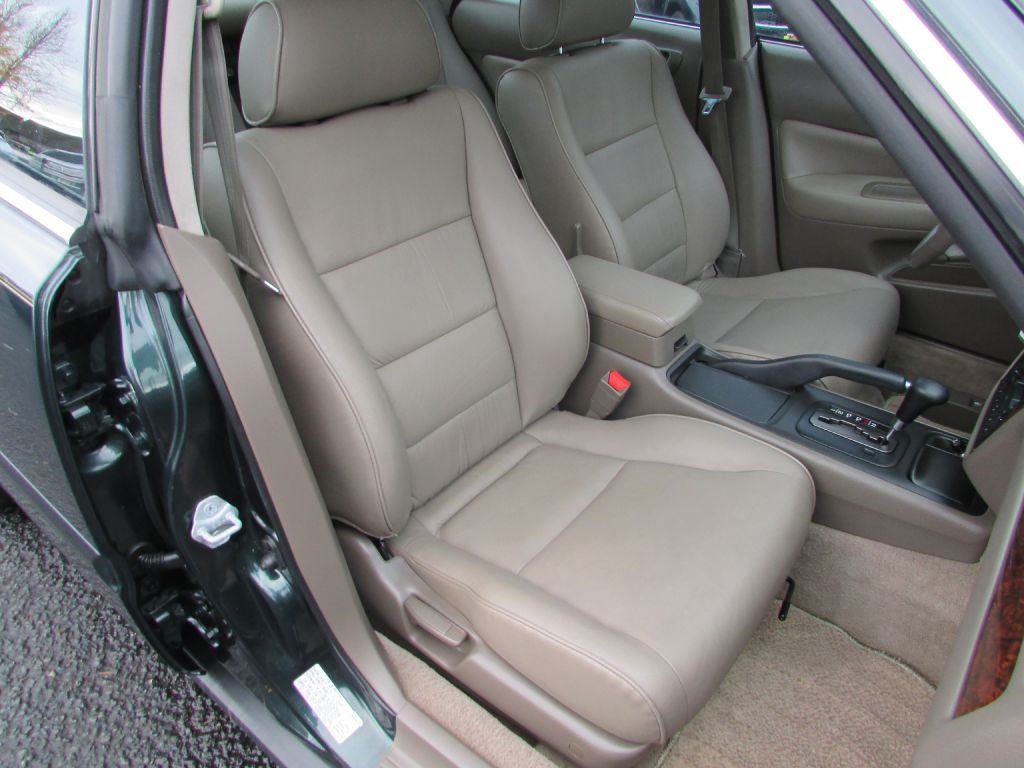 Photo 16 of this ACURA 2.5TL