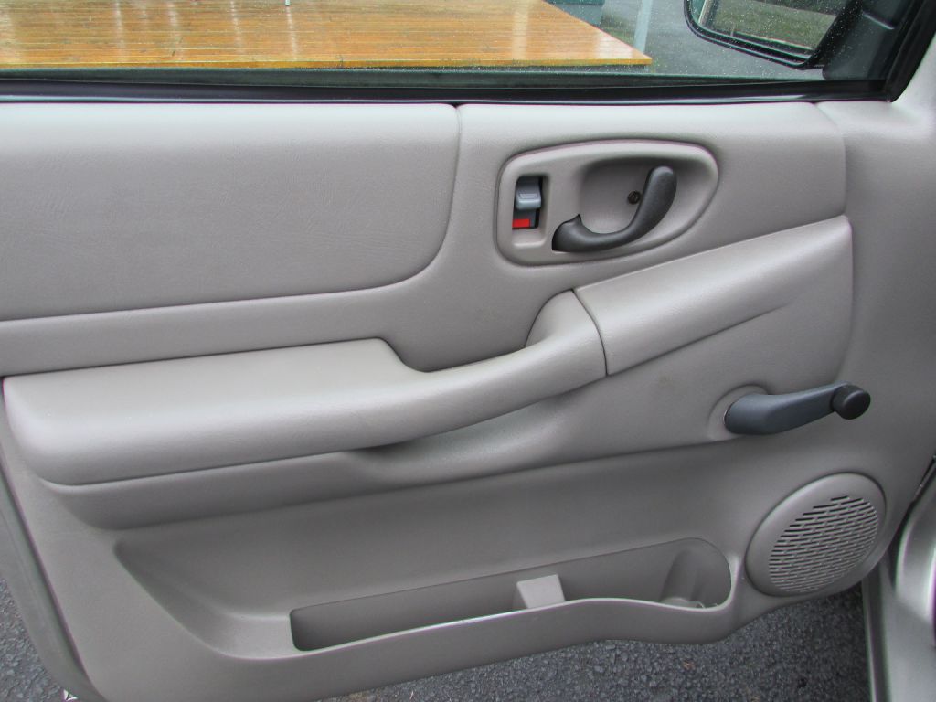 Photo 7 of this GMC SONOMA SL