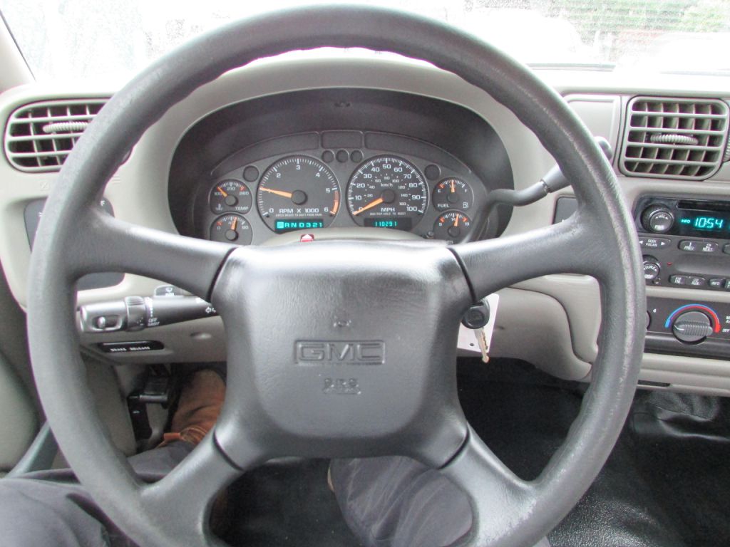 Photo 9 of this GMC SONOMA SL