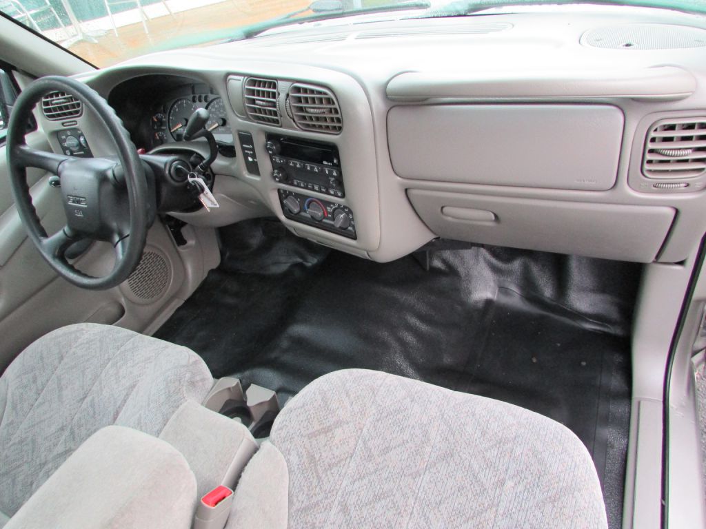 Photo 16 of this GMC SONOMA SL