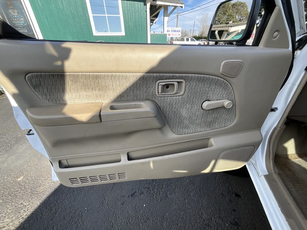 Photo 8 of this NISSAN FRONTIER