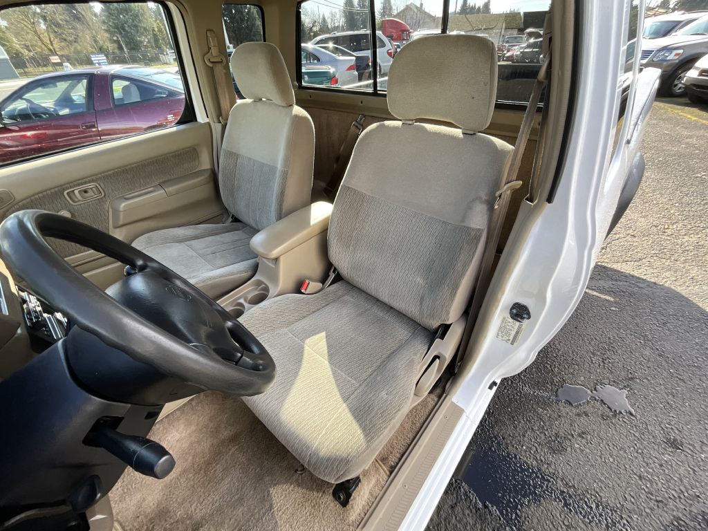 Photo 9 of this NISSAN FRONTIER