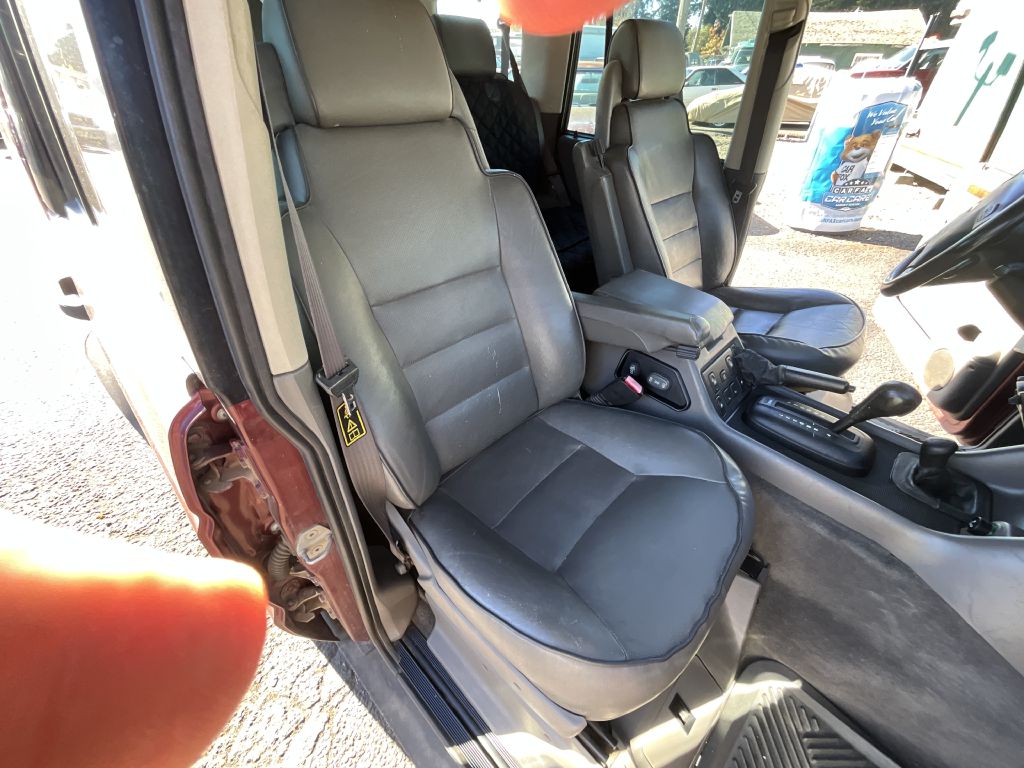 Photo 19 of this LAND ROVER DISCOVERY II