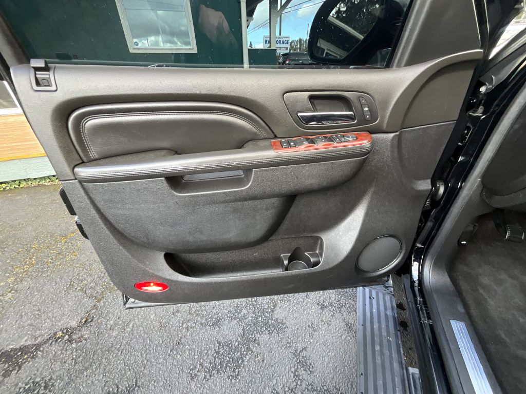 Photo 7 of this CADILLAC ESCALADE
