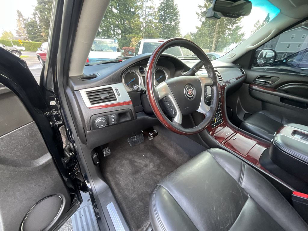 Photo 9 of this CADILLAC ESCALADE