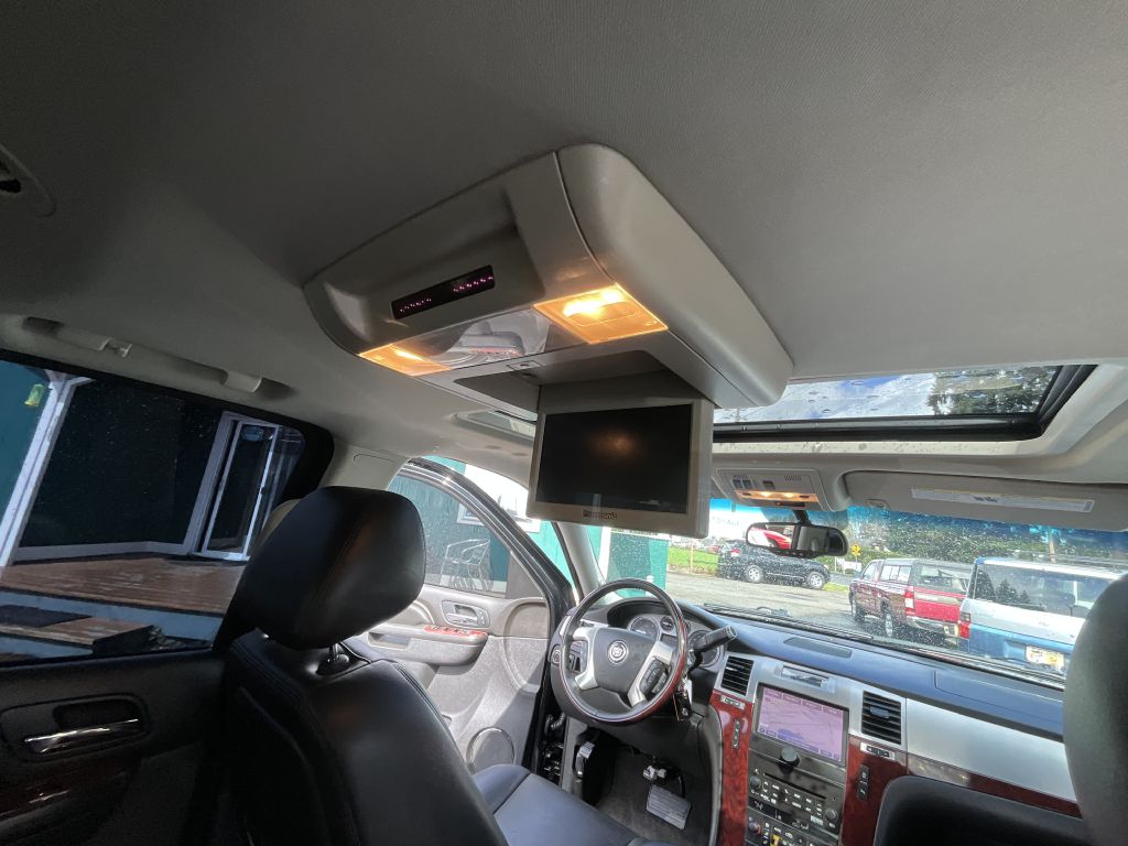 Photo 19 of this CADILLAC ESCALADE