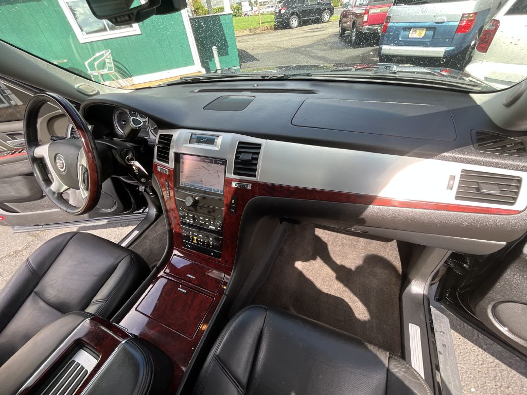Photo 21 of this CADILLAC ESCALADE