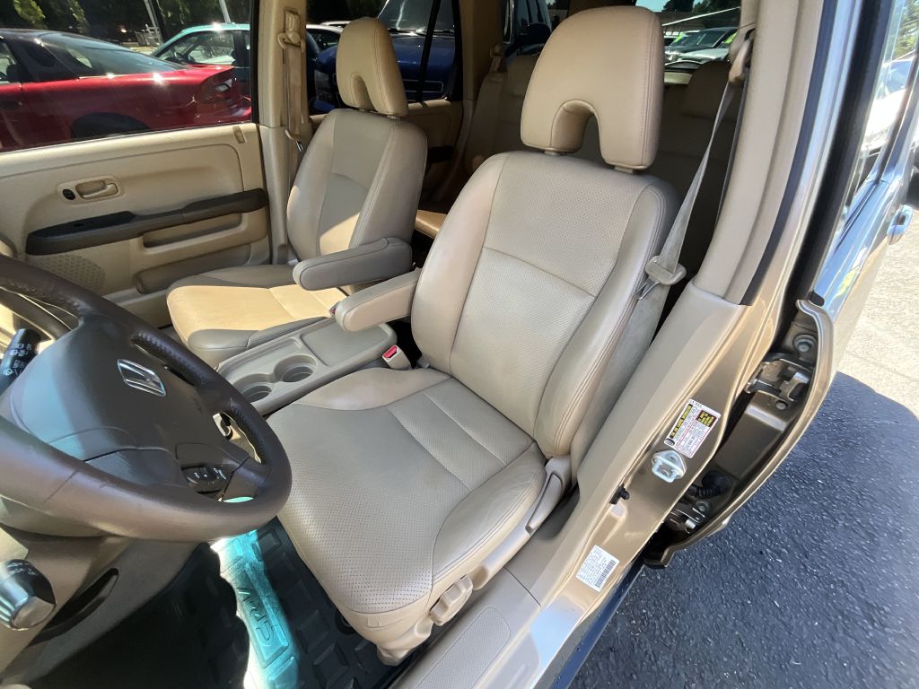 Photo 8 of this HONDA CR-V